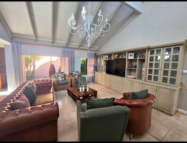 5 BEDROOM HOUSE FOR SALE IN BLUE GILL
